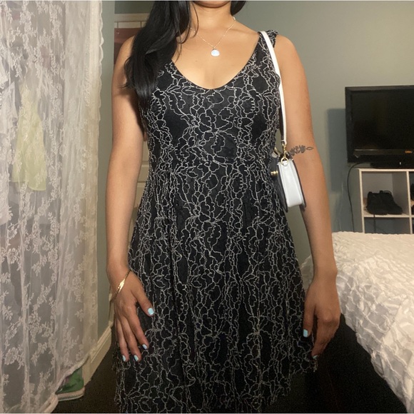 Black and white lace dress - Picture 2 of 6